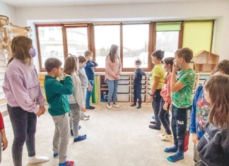 O idee pentru starea de bine în clasă, ce poate fi aplicată și în timpul orelor online. Profesoara de joacă: Mașina de spălat cu complimente