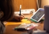 Lecții online pentru copiii de la sat. 45 de voluntari, mulți studenți, ajută 45 de elevi să recupereze ce au pierdut în pandemie și să nu abandoneze școala