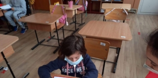 La Picior de Munte, elevii mari fac lecții cu cei mici din clasele primare. O experiență ”wow” și ”specială” din care toți copiii învață câte ceva