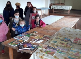 O învățătoare vrea să amenajeze un spațiu de lectură și recreere pentru copiii din sat în vechea școală. Acum, activitățile au loc la căminul cultural