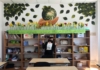 Sală de clasă, pictată de o elevă de clasa a VII-a. Școala colorată în care învață Lavinia are ceainărie literară și spații de învățare în aer liber FOTO