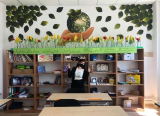 Sală de clasă, pictată de o elevă de clasa a VII-a. Școala colorată în care învață Lavinia are ceainărie literară și spații de învățare în aer liber FOTO