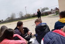 Idei pentru starea de bine la școală. Două ghiduri adresate elevilor și profesorilor, realizate de membrii clubului Impact din Picior de Munte