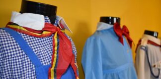 Şcoala de altădată: Expoziție cu aproape 1.500 de accesorii şcolare din ultimii 100 de ani, deschisă la Muzeul ”Casa Mureşenilor” FOTO