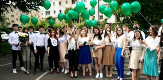 Mesajul unei eleve, la final de liceu: „Doamna profesoară, promit să îmi întind mereu aripile până în punctul în care îmi doresc să fiu și să vă fac mândră”