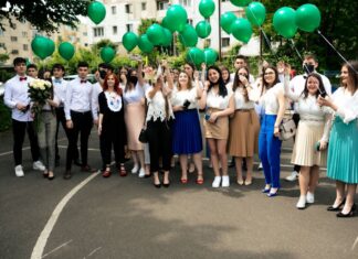 Mesajul unei eleve, la final de liceu: „Doamna profesoară, promit să îmi întind mereu aripile până în punctul în care îmi doresc să fiu și să vă fac mândră”