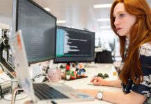Liceenii ajută IMM-urile să facă primii pași spre digitalizare: ”Construirea site-ului a fost un challenge pentru mine pe partea de design”