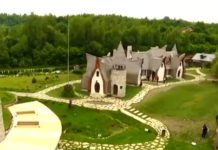 O nouă lecție ”Educație la înălțime”: Elevii au ajuns la Castelul de Lut Valea Zânelor, pentru o oră cu povești culese de profesoara Cristina Dudan VIDEO