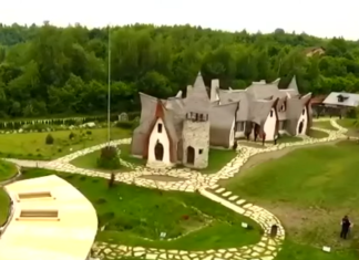 O nouă lecție ”Educație la înălțime”: Elevii au ajuns la Castelul de Lut Valea Zânelor, pentru o oră cu povești culese de profesoara Cristina Dudan VIDEO