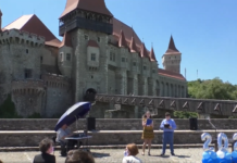 Festivitate de absolvire la clasa a VIII-a, cu momente amuzante și diplome speciale: ”Rebelul clasei”, ”Aerianul clasei” sau ”Bossul clasei” VIDEO