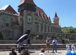 Festivitate de absolvire la clasa a VIII-a, cu momente amuzante și diplome speciale: ”Rebelul clasei”, ”Aerianul clasei” sau ”Bossul clasei” VIDEO