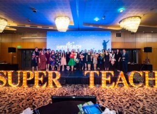 Profesorii, la Gala SuperTeach: Noi, ca dascăli, avem în mâinile noastre inimile copiilor, operăm cu ele/Pentru mine, a fi dascăl e o muncă dureros de dulce