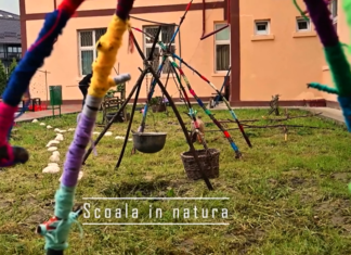 Lecții desfășurate în aer liber: Atelier de scriere creativă în curtea școlii și ora de matematică cu vânătoare de forme geometrice VIDEO