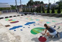 O școală ca afară pentru copiii din Butea: Muzică în pauze, săli de clase colorate și spații de învățare și recreere în aer liber FOTO