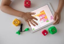 Liceul de la sat unde elevii participă săptămânal la clubul de programare. Din această toamnă, ei vor avea în școală și laborator de robotică