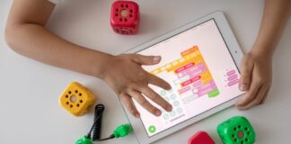 Liceul de la sat unde elevii participă săptămânal la clubul de programare. Din această toamnă, ei vor avea în școală și laborator de robotică