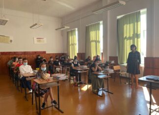 Ora de istorie ca o poveste în care trecutul este adus în prezent. Profesoara își întreabă elevii: „Tu ce ai făcut astăzi pentru visul tău?”