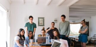 Studiu. Provocările Generației Z, în 2021: lipsa resurselor și a educației financiare, ghidarea în carieră și gestionarea emoțiilor