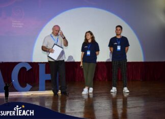 SuperTeach Reșița. Profesor: ”Dacă vrem să le dezvoltăm copiilor gândirea critică, trebuie să o facem la fiecare oră.” Ce își doresc elevii