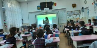 Primii pași în programare pentru elevii de clasa I, alături de roboții Edison, într-un eveniment ”Meet and Code” – Școala Gimnazială nr. 28 Galați