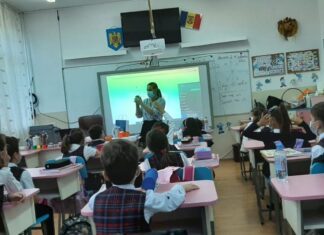 Primii pași în programare pentru elevii de clasa I, alături de roboții Edison, într-un eveniment ”Meet and Code” – Școala Gimnazială nr. 28 Galați