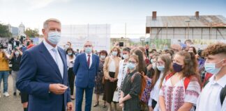 Prima zi de școală. Iohannis, la Valea Doftanei: Îmi doresc să identificăm acele insule de excelenţă. Ele sunt dovada clară că ”omul sfinţeşte locul”