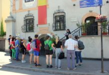 Invitația unei eleve de a descoperi frumusețile și istoria orașului în care trăiește. La 14 ani, Ana este ghid și a organizat primul tur FOTO