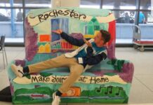 Experiența unui elev român la un liceu din SUA. Sergiu Semenciuc a obținut o bursă FLEX și a făcut clasa a XII-a la un colegiu din Rochester