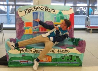 Experiența unui elev român la un liceu din SUA. Sergiu Semenciuc a obținut o bursă FLEX și a făcut clasa a XII-a la un colegiu din Rochester