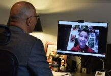 Programul FLEX, în varianta online. Iasmina Angheluță, elevă la un liceu din Vaslui, a avut șansa în clasa a XI-a să discute live cu politicieni americani