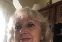 Mihaela Arhip: Doamna de engleză căuta albastru cu privirea prin sală și zâmbea când primea un răspuns corect. Doamne, cum mai vânam zâmbetele acelea toţi!