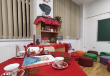Ceainăria cu povești: Un loc special amenajat la școala din Mănăstirea Cașin, unde elevii pot citi sau participa la diverse ateliere FOTO