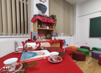 Ceainăria cu povești: Un loc special amenajat la școala din Mănăstirea Cașin, unde elevii pot citi sau participa la diverse ateliere FOTO