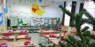 Fiecare zi este o provocare în clasa învățătoarei Roxana Costache. Copiii au venit cu 24 de idei și le pun în practică până la Crăciun FOTO
