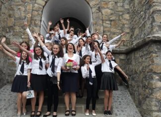 Ora fericirii, la un colegiu din Sfântu Gheorghe. Elevii învață „să gândească pozitiv, să se accepte mai ușor unii pe alții și să aprecieze micile bucurii”