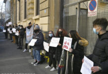 Protest în faţa Ministerului Educaţiei. Elevii sunt nemulțumiți de modificarea criteriilor de acordare a burselor și cer demisia lui Sorin Cîmpeanu VIDEO