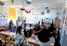 Pirați pentru o zi la școală. O poveste „captivantă” în care copiii au învățat prin joc, au îndeplinit misiuni și au descoperit comoara din cufăr
