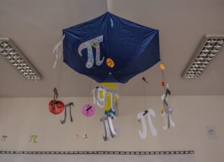 Ziua Numărului Pi, la un colegiu din Zalău: „Cea mai Pi clasă” și concurs de memorare a zecimalelor lui Pi. O elevă a memorat 199 de zecimale