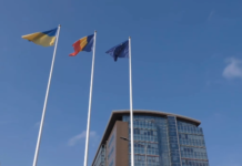 Un băiețel de 7 zile, născut într-una dintre stațiile de metrou din Kiev, găzduit în căminele SNSPA alături de alți 50 de copii și familiile lor