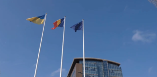Un băiețel de 7 zile, născut într-una dintre stațiile de metrou din Kiev, găzduit în căminele SNSPA alături de alți 50 de copii și familiile lor