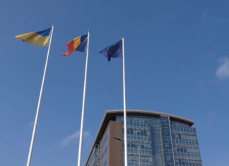 Un băiețel de 7 zile, născut într-una dintre stațiile de metrou din Kiev, găzduit în căminele SNSPA alături de alți 50 de copii și familiile lor