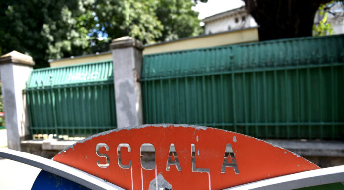 România, pe locul 55 la PISA 2025 și rezultate mai slabe față de 2022: scădere cu 16 puncte la Lectură. Scor mai mic și la Matematică și la Științe