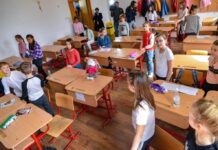 Aproape 1.500 de copii ucraineni, înscrişi ca audienţi în şcolile şi grădiniţele din România, până vineri