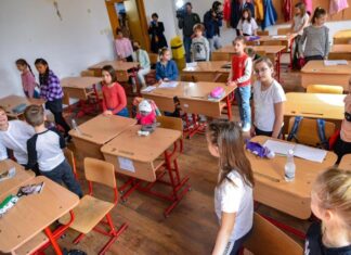 Aproape 1.500 de copii ucraineni, înscrişi ca audienţi în şcolile şi grădiniţele din România, până vineri