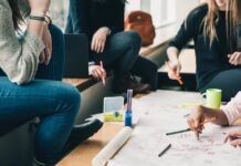 Interesul tinerilor români pentru studiile universitare în străinătate, în creștere. Topul destinațiilor de studii: Olanda, Marea Britanie și Spania