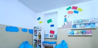 Minibiblioteci în școlile rurale. O campanie pentru copiii de la sat, în care a fost creat primul spațiu de lectură. Elevi din București au donat cărți
