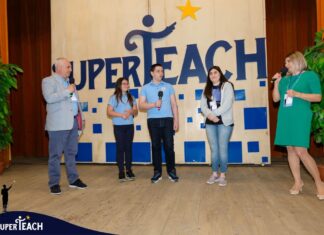 Mesajul elevilor către profesori, la SuperTeach Slatina: ”Vă rugăm, ridicați-vă privirea din catalog și din programă și uitați-vă în ochii noștri”