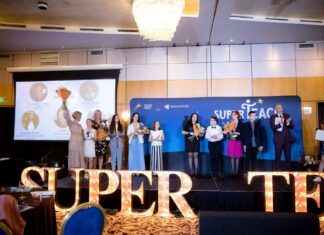 Elevii și-au premiat profesorii la Gala SuperTeach 2022. Profesori minunați, au spus copiii, care „le înțeleg nevoile și i-au determinat să iubească școala”