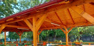 Fă rai unde predai! O școală primitoare, cu spații atractive și clasă în aer liber, pentru copiii din Bucovăț. În curte a fost amenajată și o cancelarie