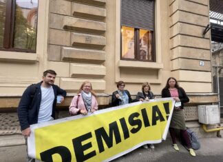 Protest la Ministerul Educației. Mai multe persoane au solicitat demisia lui Sorin Cîmpeanu, în urma acuzațiilor de plagiat